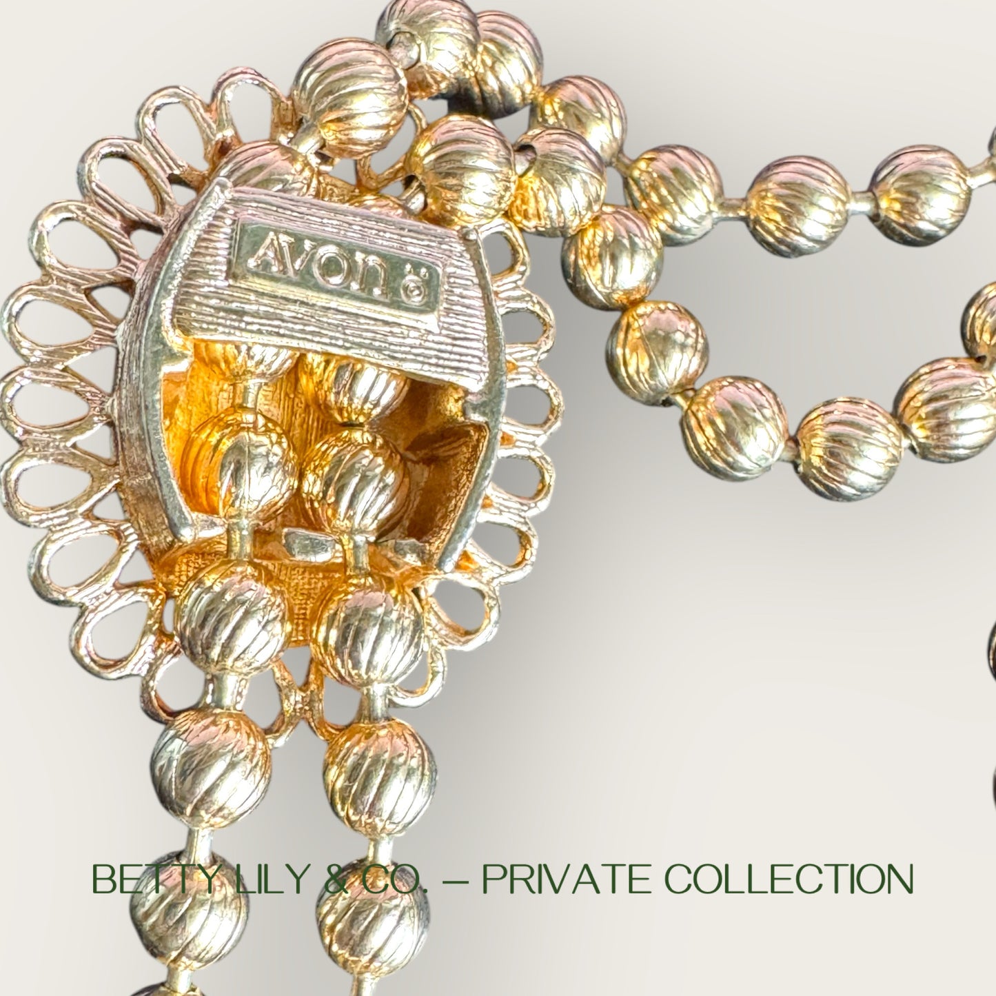 Verified DeLizza & Elster for Avon Green Lucite Bolo Necklace – 1970s Book Piece | Private Collection | Betty Lily & Co.