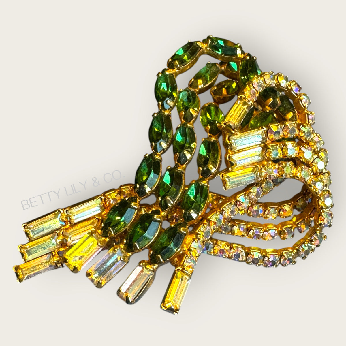 Mid-Century Emerald & Aurora Borealis Rhinestone Swirl Brooch – Unsigned Hobé Style