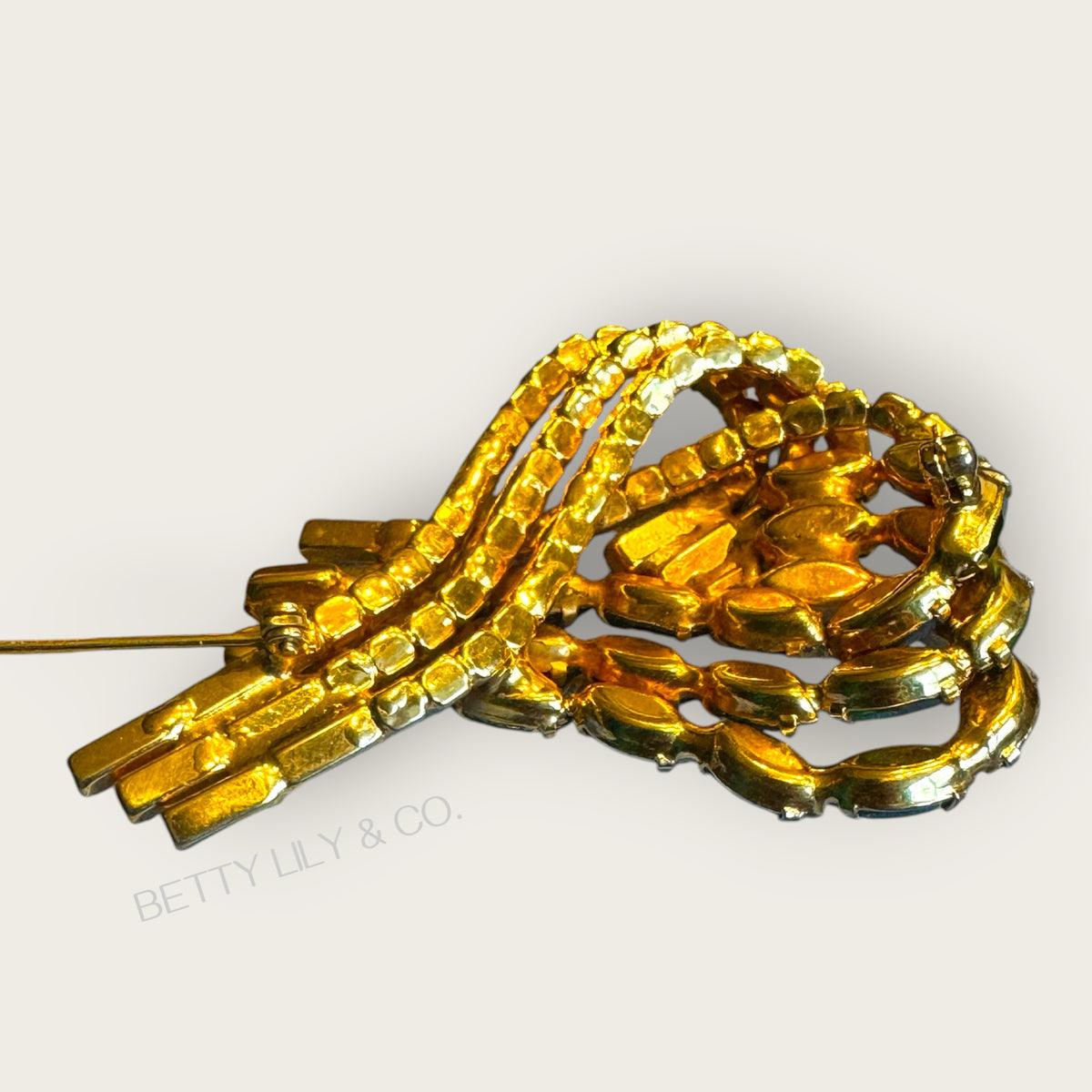 Mid-Century Emerald & Aurora Borealis Rhinestone Swirl Brooch – Unsigned Hobé Style