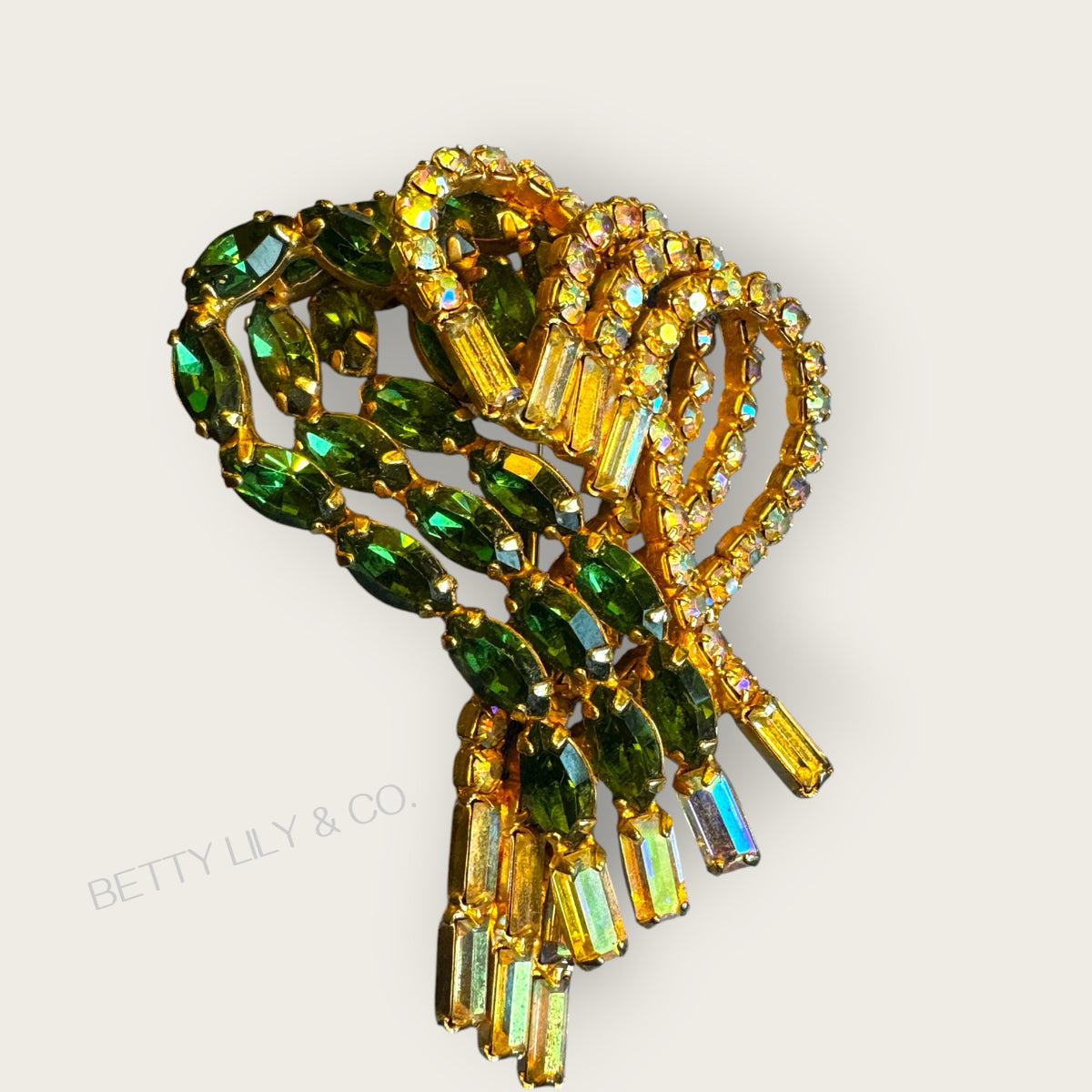 Mid-Century Emerald & Aurora Borealis Rhinestone Swirl Brooch – Unsigned Hobé Style
