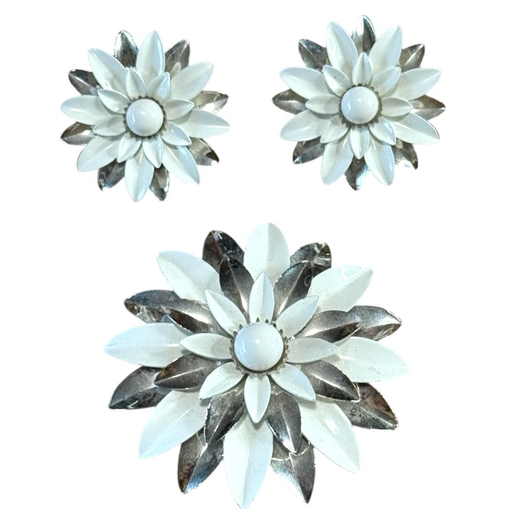 Vintage 1960s Sarah Coventry 3D White Floral Brooch & Clip-On Earrings Set – Signed Silver-Tone