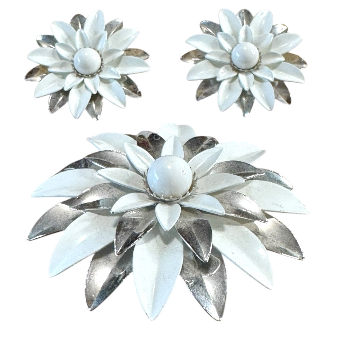 Vintage 1960s Sarah Coventry 3D White Floral Brooch & Clip-On Earrings Set – Signed Silver-Tone