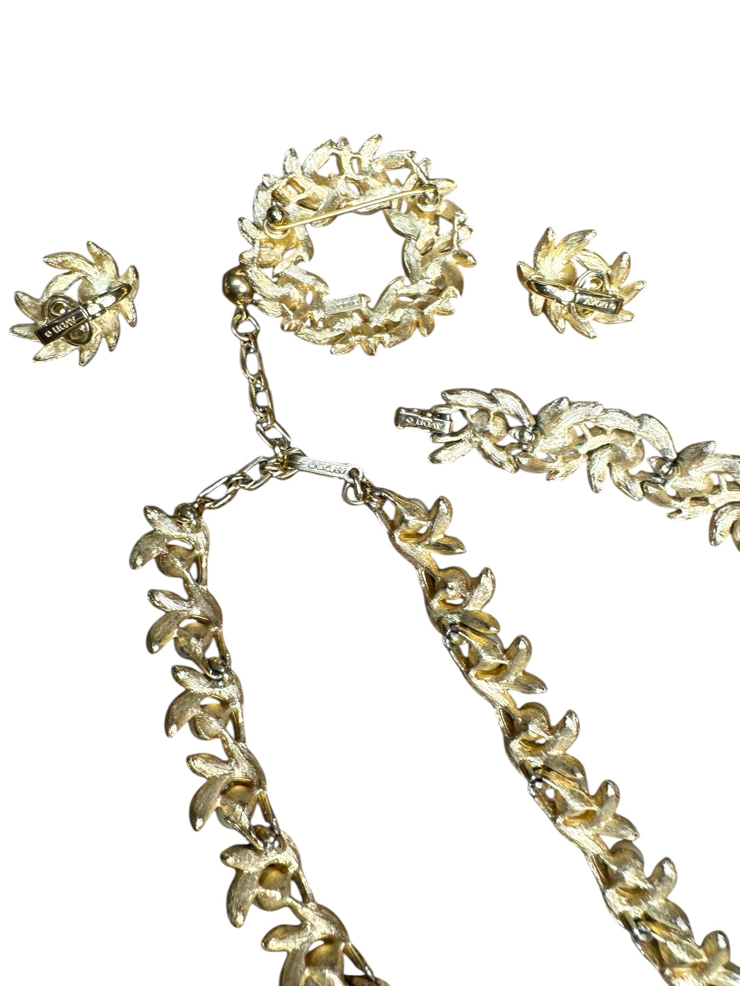 Vintage 1970s Avon 4-Piece Jewelry Set – Gold-Tone Leaf & Pearl Necklace, Bracelet, Earrings & Brooch