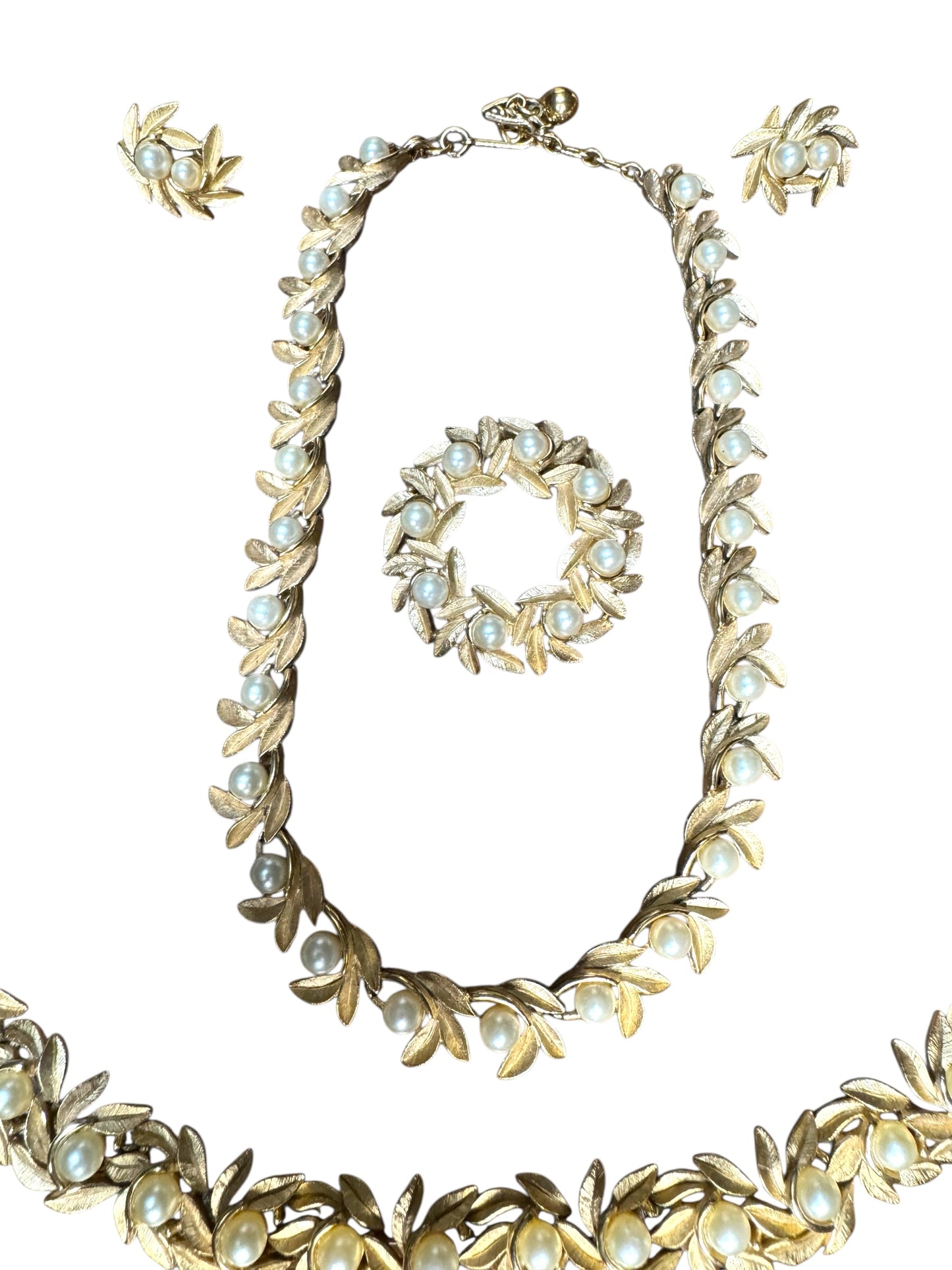 Vintage 1970s Avon 4-Piece Jewelry Set – Gold-Tone Leaf & Pearl Necklace, Bracelet, Earrings & Brooch