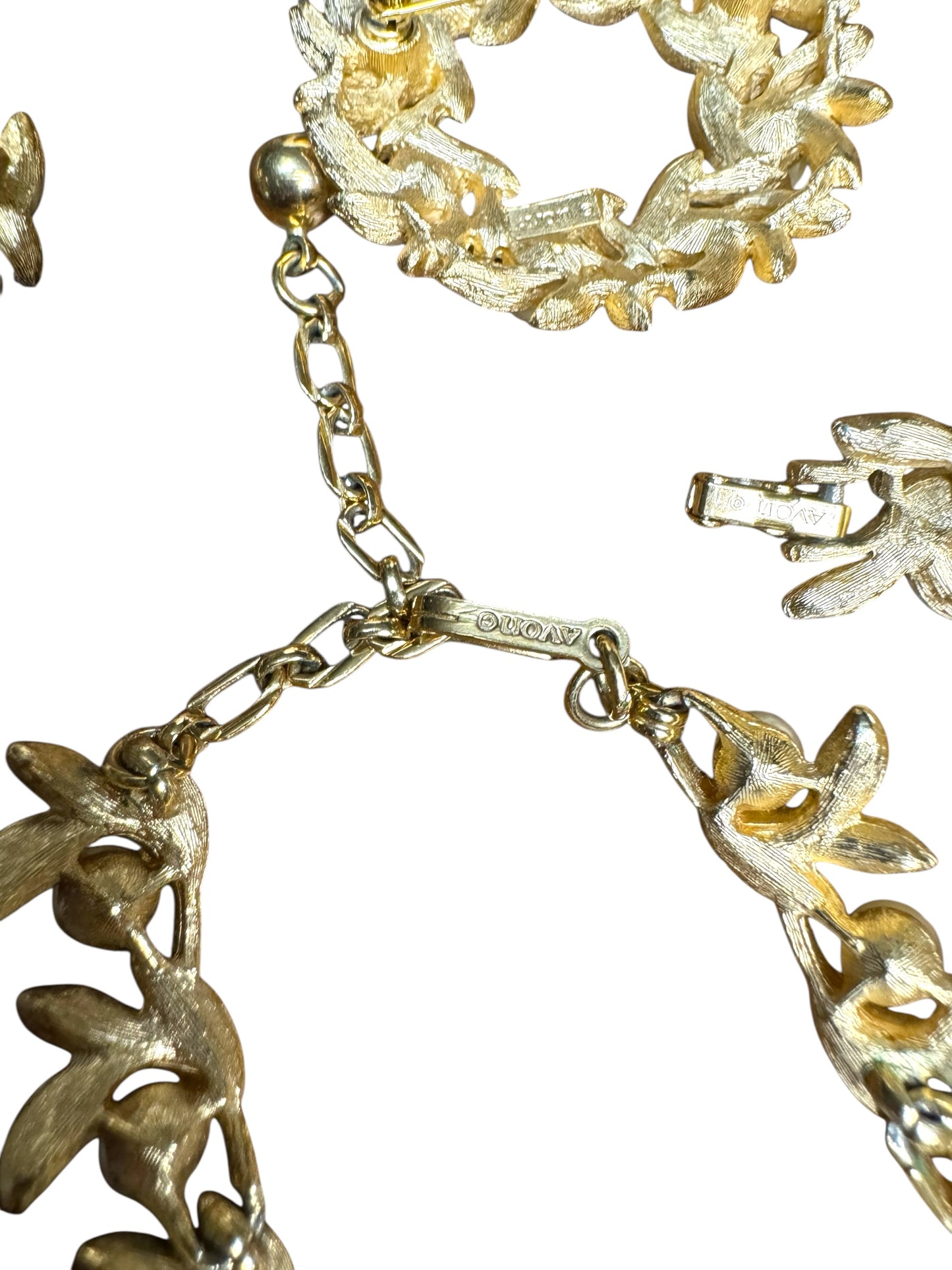 Vintage 1970s Avon 4-Piece Jewelry Set – Gold-Tone Leaf & Pearl Necklace, Bracelet, Earrings & Brooch