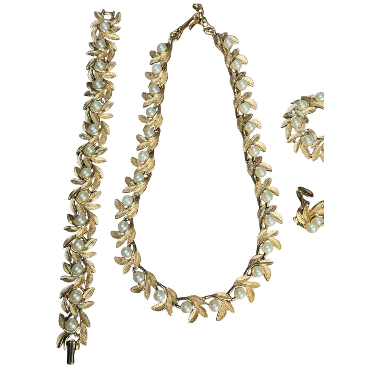 Vintage 1970s Avon 4-Piece Jewelry Set – Gold-Tone Leaf & Pearl Necklace, Bracelet, Earrings & Brooch