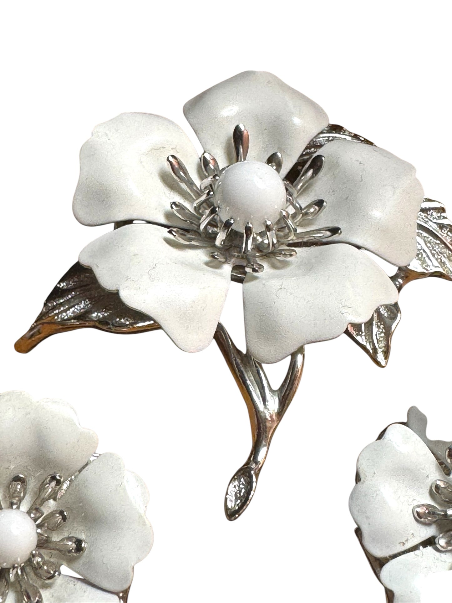 Vintage 1960s Sarah Coventry White Enamel 3D Flower Brooch & Clip-On Earrings Set – Signed