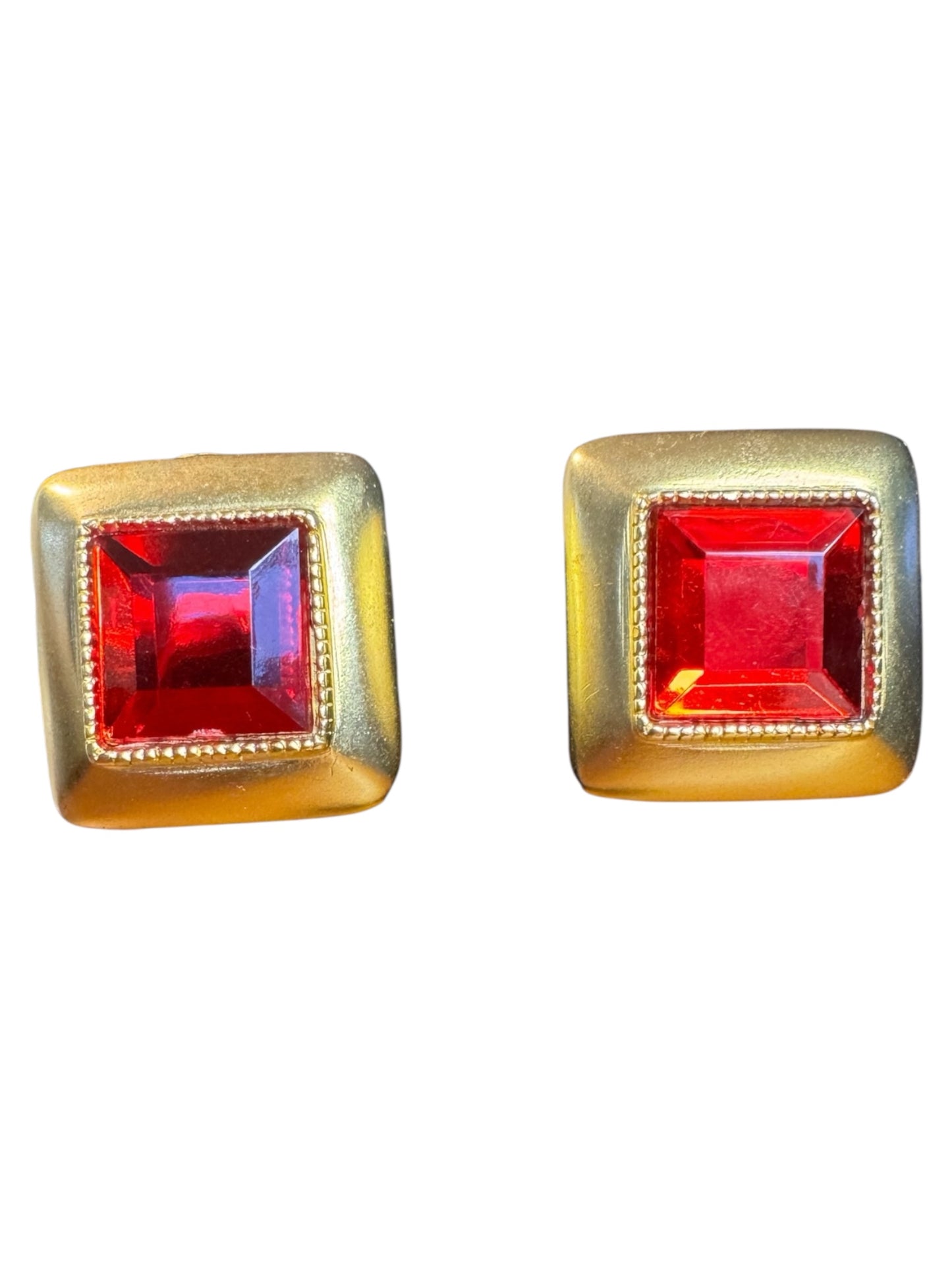 Vintage 1990s Carucci Satin Gold-Tone Clip-On Earrings with Bold Red Lucite Center – Statement Style