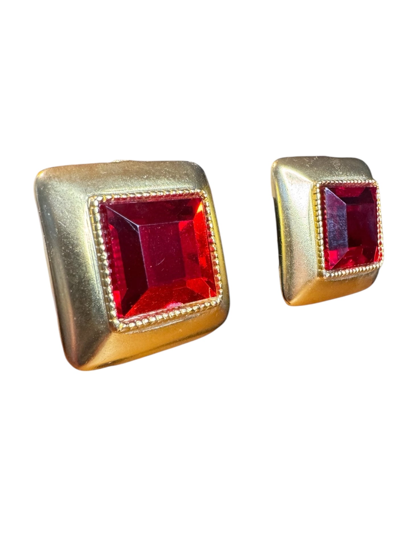 Vintage 1990s Carucci Satin Gold-Tone Clip-On Earrings with Bold Red Lucite Center – Statement Style