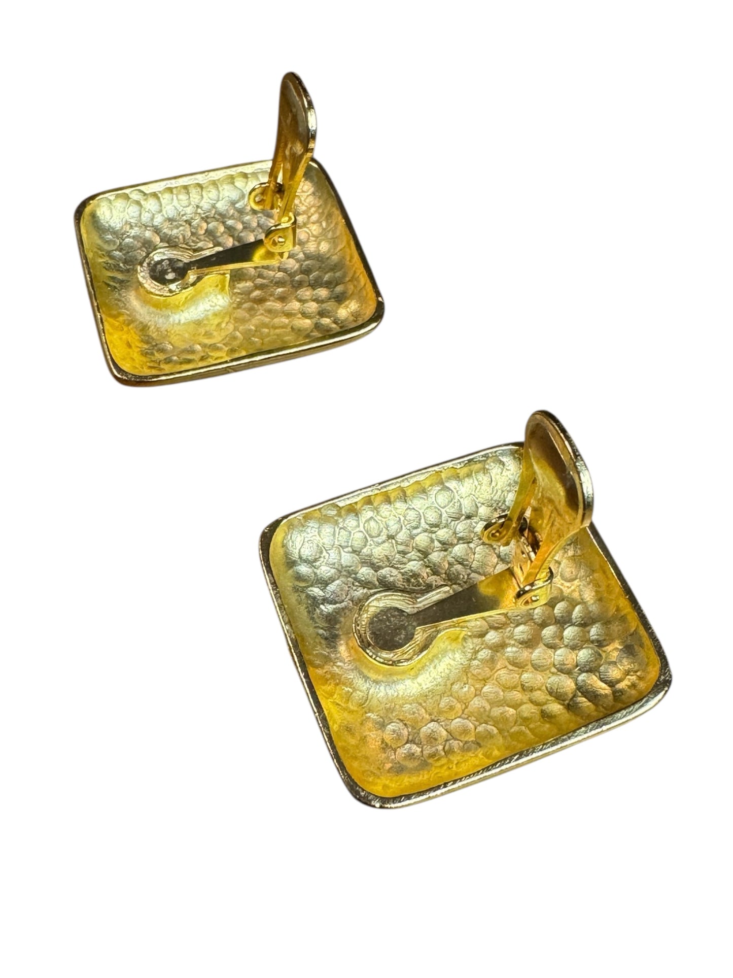Vintage 1990s Carucci Satin Gold-Tone Clip-On Earrings with Bold Red Lucite Center – Statement Style