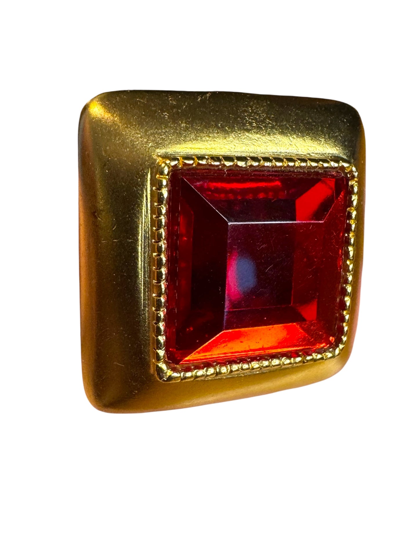 Vintage 1990s Carucci Satin Gold-Tone Clip-On Earrings with Bold Red Lucite Center – Statement Style