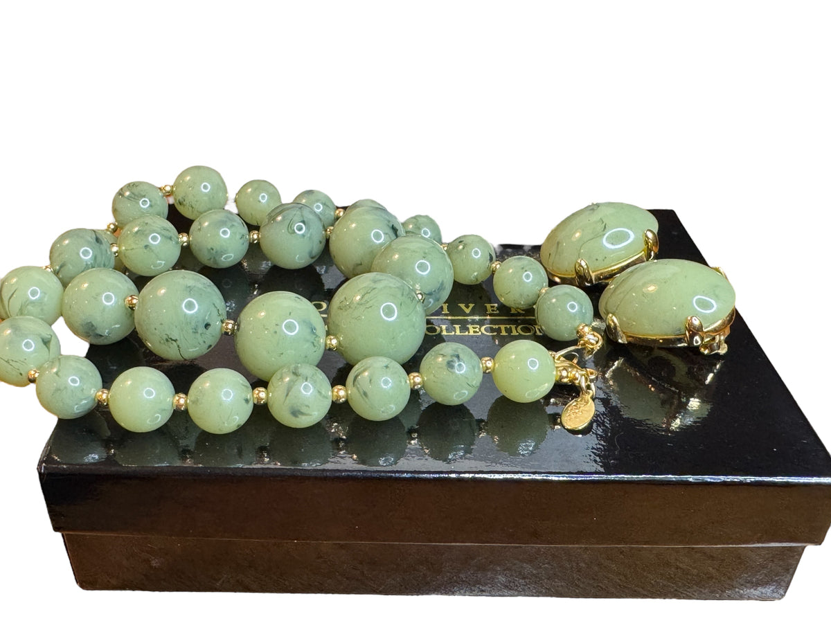 Signed Vintage Joan Rivers Green Lucite Bead Necklace & Earring Set – Classics Collection