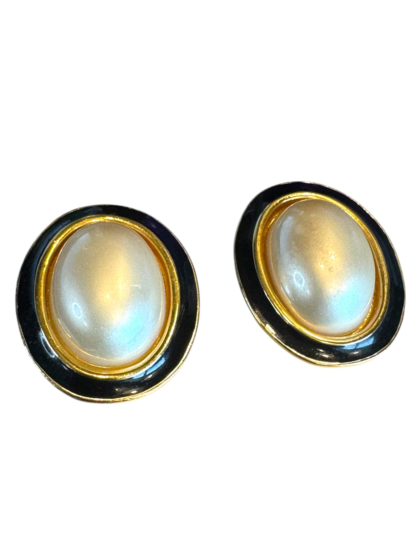 Vintage Carol Lee Oval Clip-On Earrings – Faux Pearl Cabochons with Black Enamel & Gold Trim