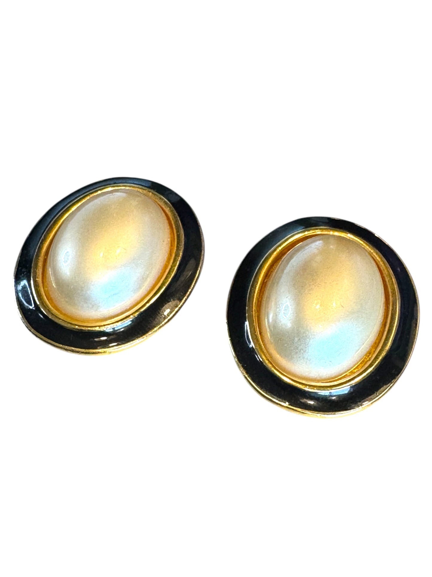 Vintage Carol Lee Oval Clip-On Earrings – Faux Pearl Cabochons with Black Enamel & Gold Trim