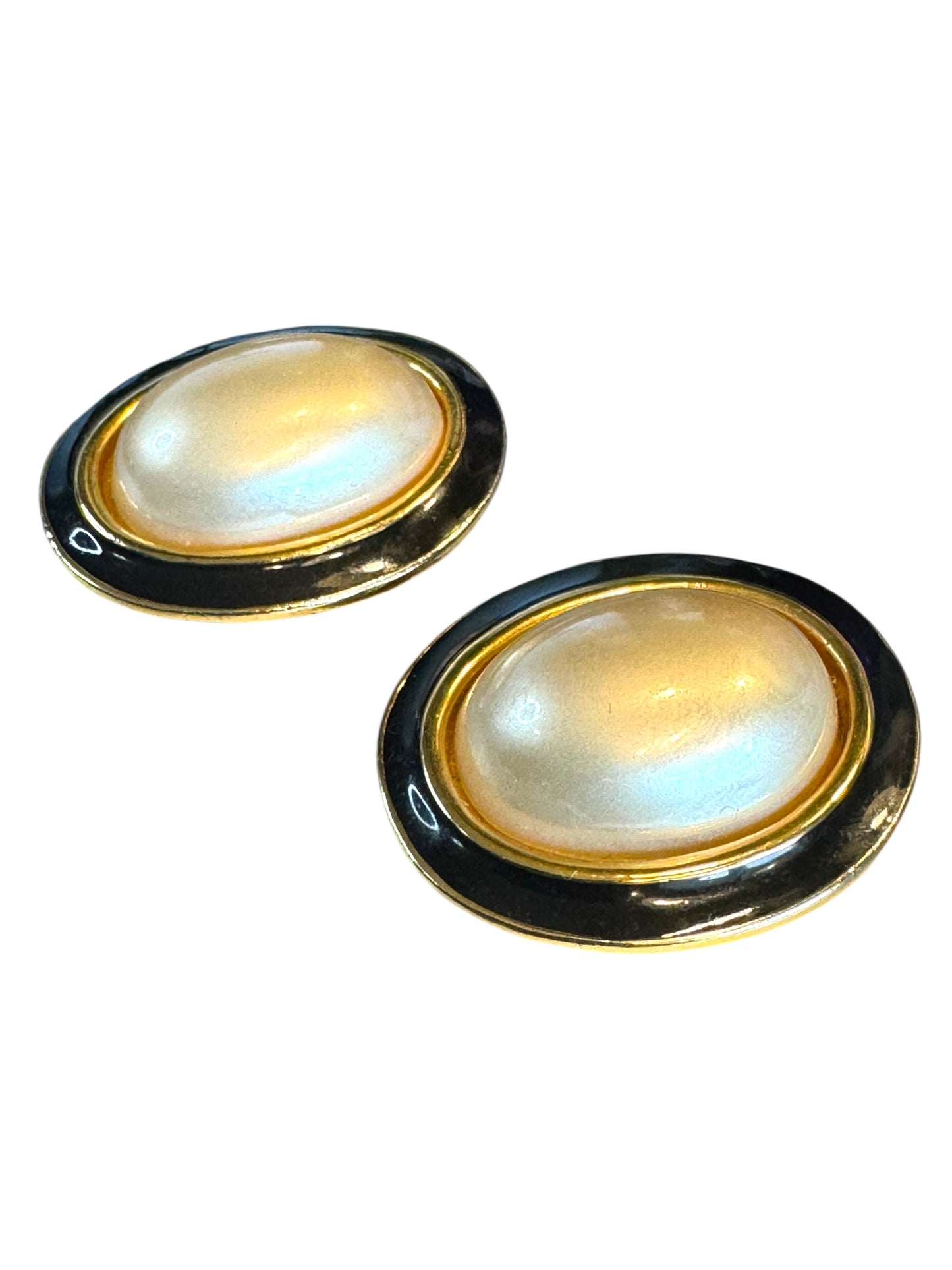 Vintage Carol Lee Oval Clip-On Earrings – Faux Pearl Cabochons with Black Enamel & Gold Trim