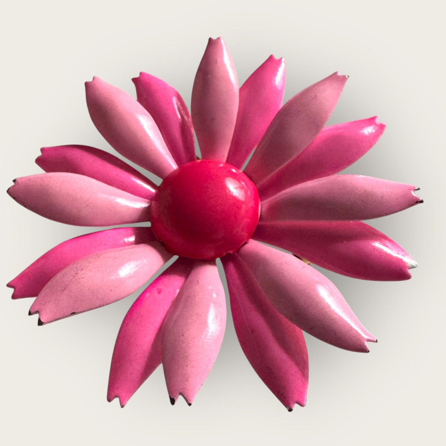 Vintage 1970s Pink Enamel Flower Brooch – Two-Tone Metal Daisy Pin