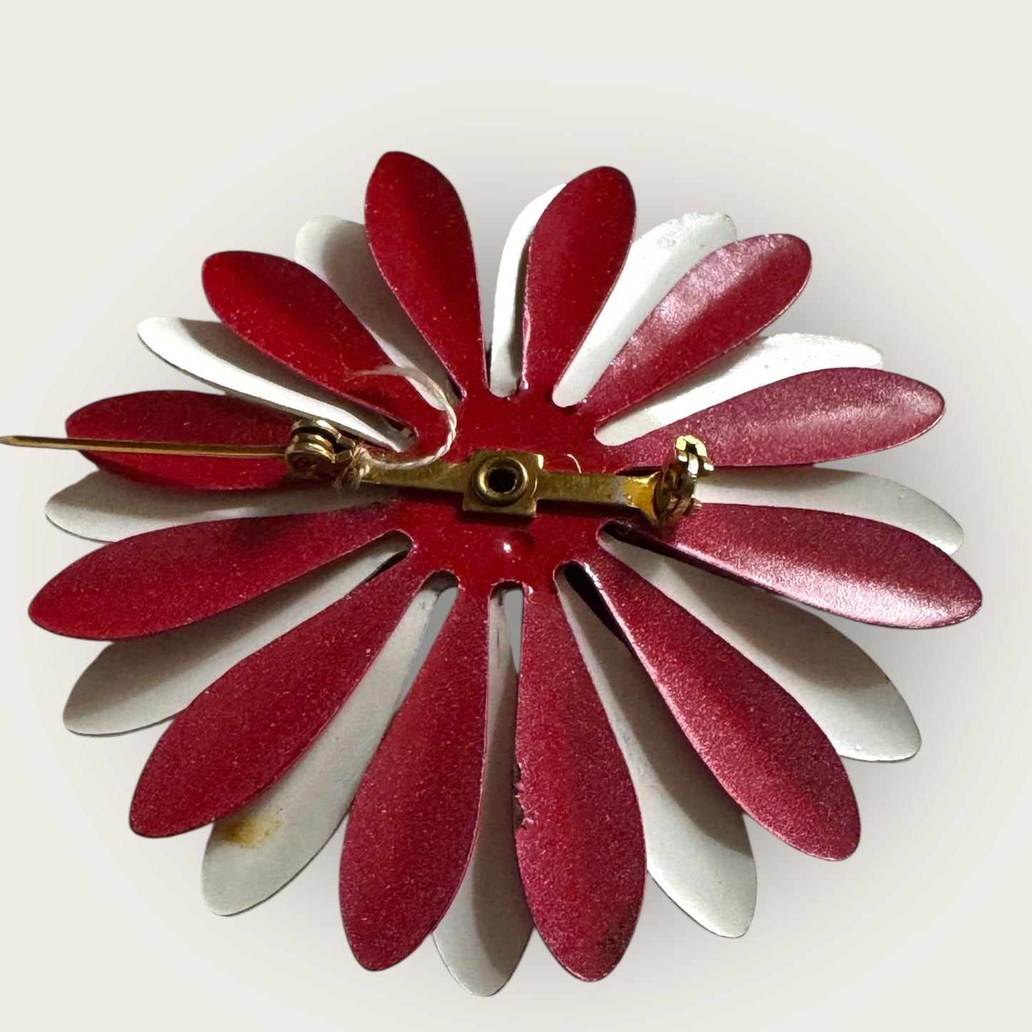 Vintage 1970s Red and White Enamel Flower Brooch – Retro Daisy Pin