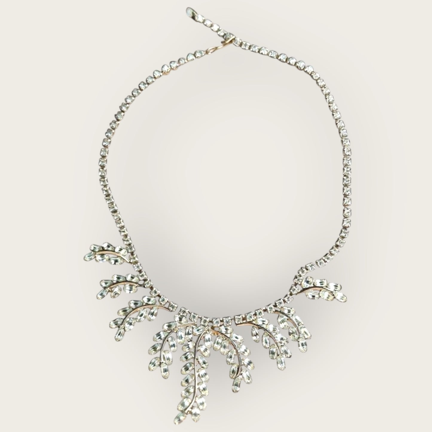 Elegant Vintage-Style Silvertone Rhinestone Leaf Spray Necklace – Adjustable Costume Jewelry