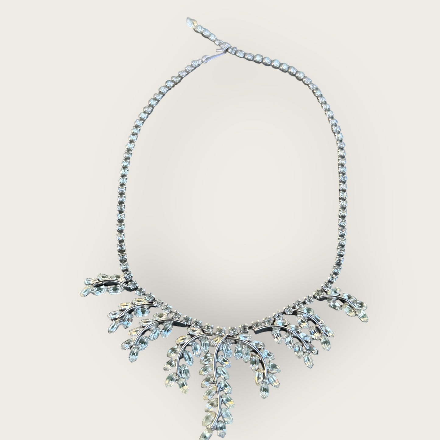 Elegant Vintage-Style Silvertone Rhinestone Leaf Spray Necklace – Adjustable Costume Jewelry