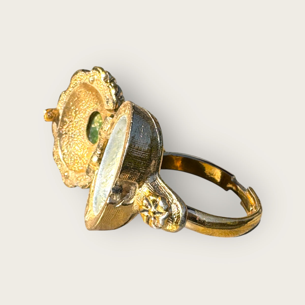 Vintage Sarah Coventry Perfume Locket Ring – Green Marbled Glass Cabochon, Gold-Tone Filigree, Adjustable, 1960s