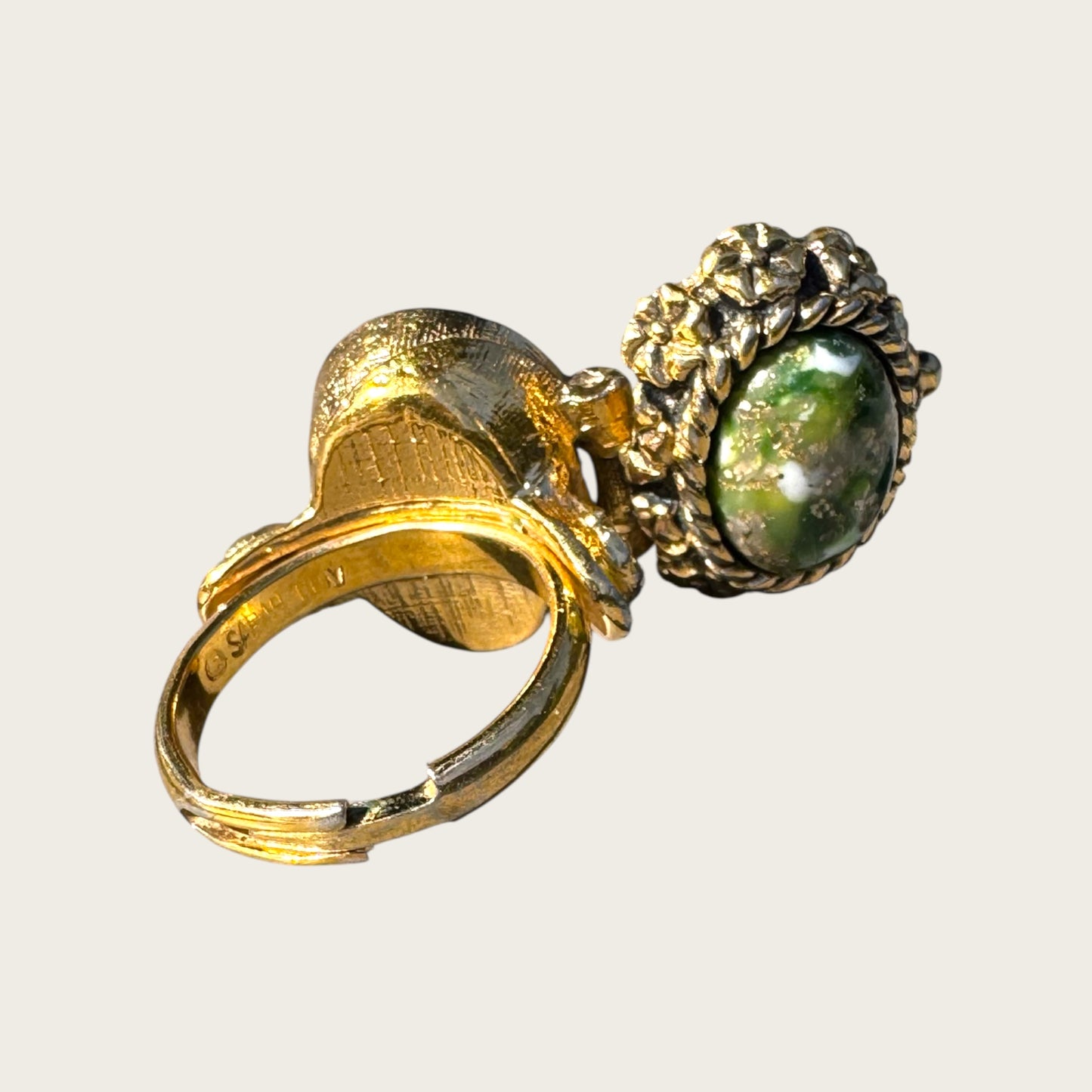 Vintage Sarah Coventry Perfume Locket Ring – Green Marbled Glass Cabochon, Gold-Tone Filigree, Adjustable, 1960s