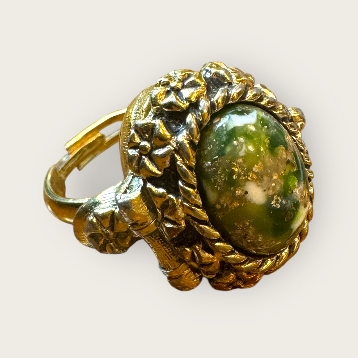 Vintage Sarah Coventry Perfume Locket Ring – Green Marbled Glass Cabochon, Gold-Tone Filigree, Adjustable, 1960s