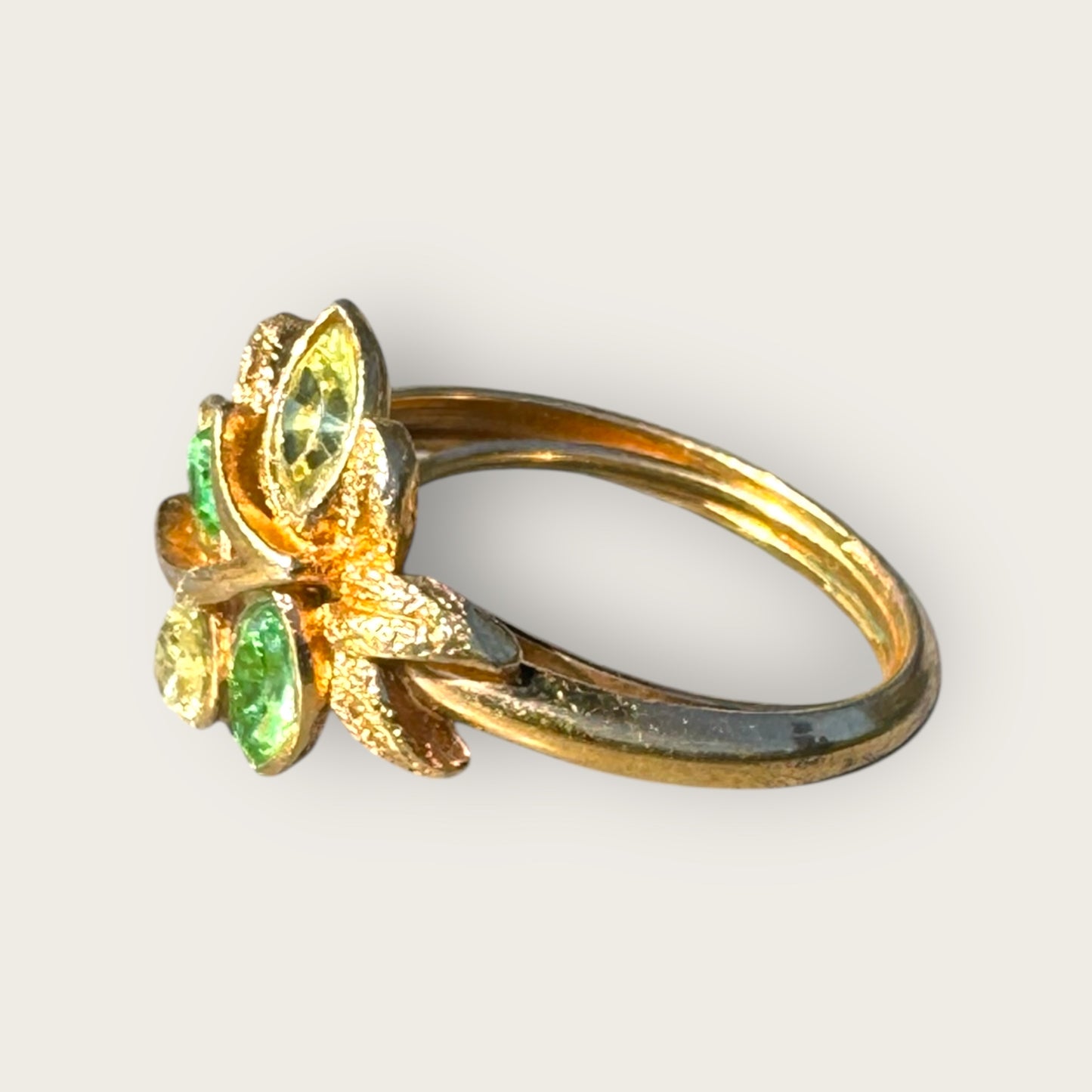 Vintage Signed Avon Gold Tone Leaf Ring with Peridot Marquise Stones and Uranium Glass