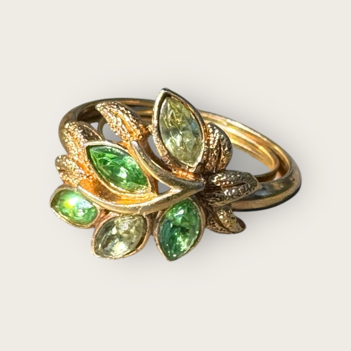 Vintage Signed Avon Gold Tone Leaf Ring with Peridot Marquise Stones & Uranium Glass – Size 8.5