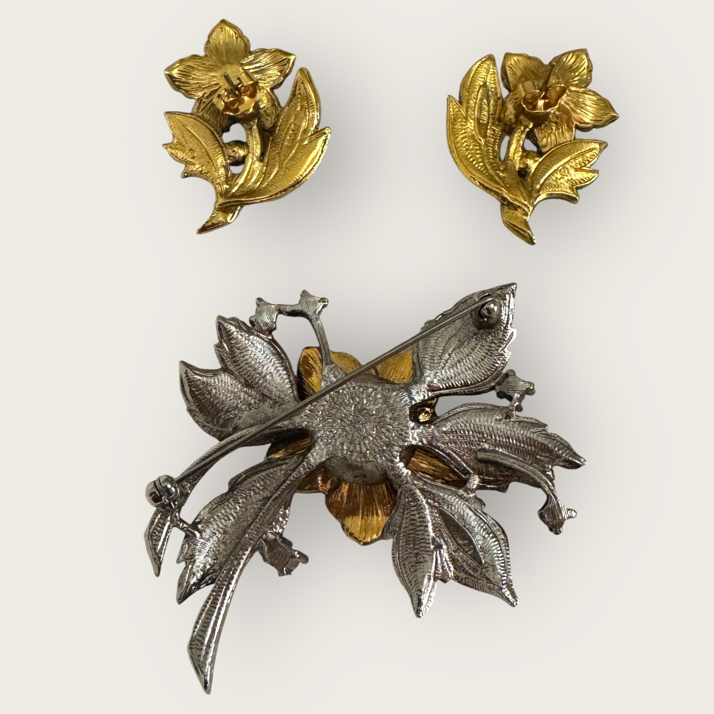 Vintage Avon Floral Brooch and Earrings Set – Gold Tone with Enamel, Faux Pearls, and Ruby Red Stones