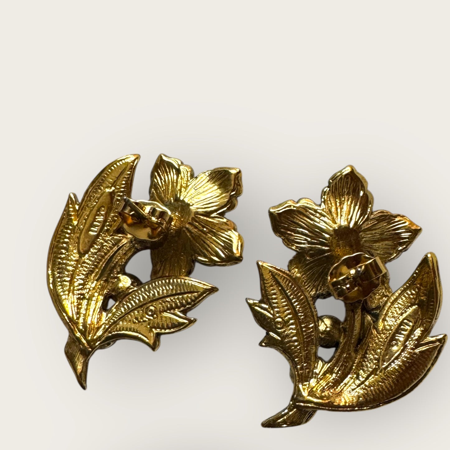 Vintage Avon Floral Brooch and Earrings Set – Gold Tone with Enamel, Faux Pearls, and Ruby Red Stones