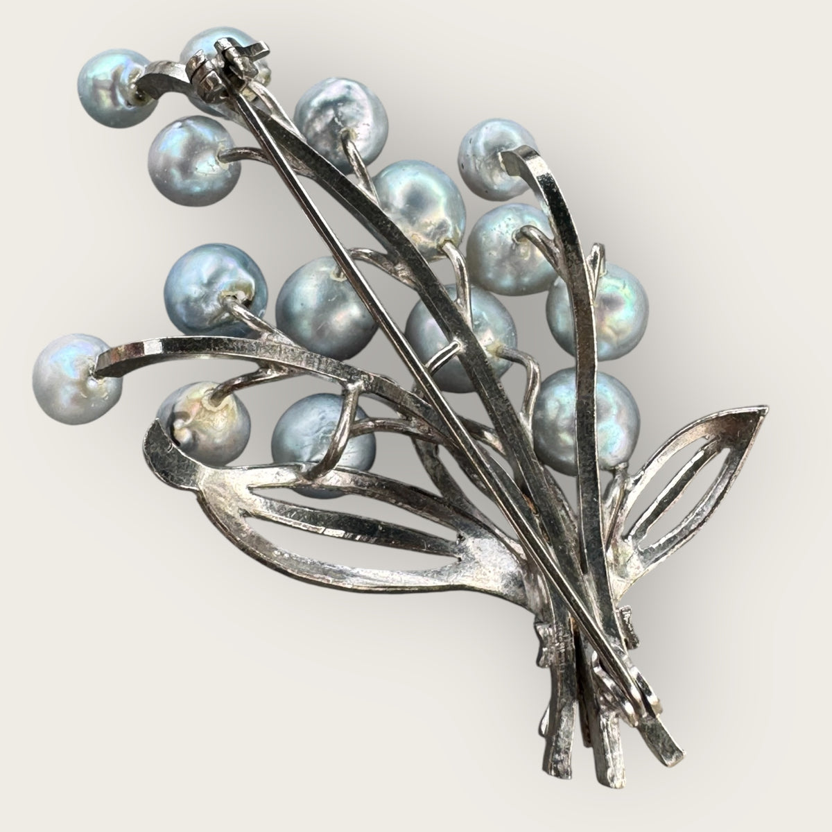 Vintage Gray Pearl Floral Spray Brooch – Mid-Century Costume Elegance
