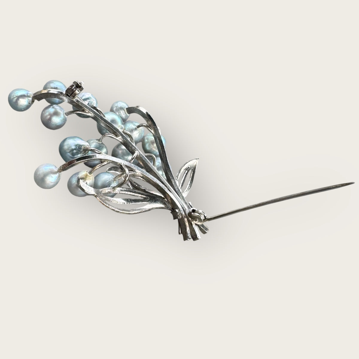 Vintage Gray Pearl Floral Spray Brooch – Mid-Century Costume Elegance