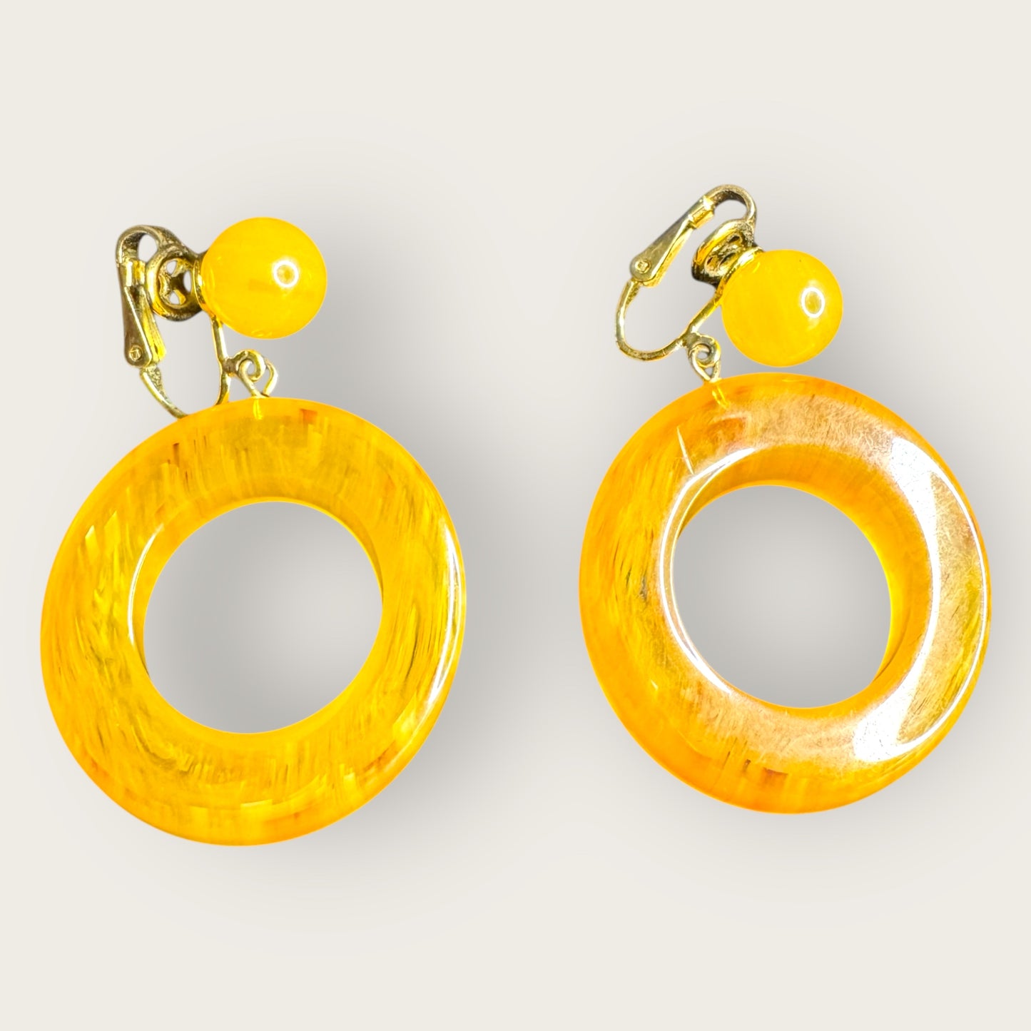 Vintage Crown Trifari Butterscotch Lucite Doorknocker Earrings – 1950s–1960s Statement Dangles
