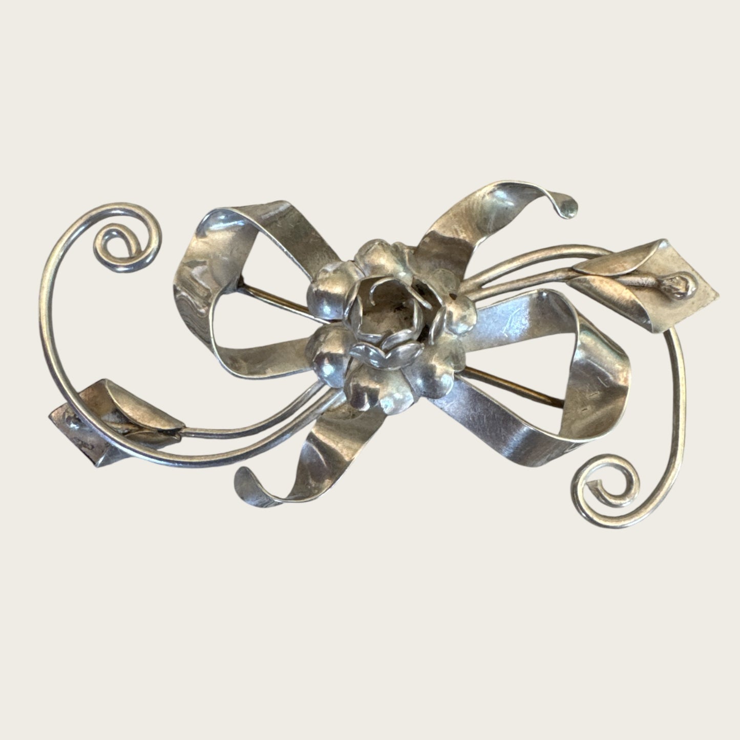 Vintage Sterling Silver Floral Bow Brooch – 8.60g, Handcrafted Ribbon and Scroll Design