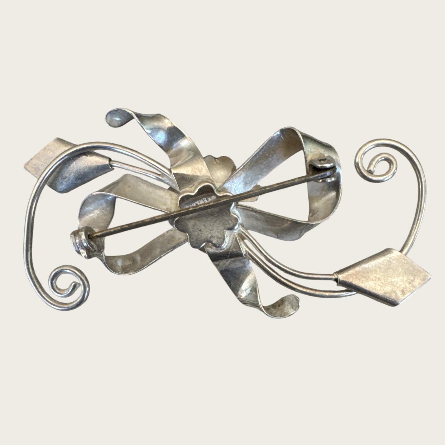 Vintage Sterling Silver Floral Bow Brooch – 8.60g, Handcrafted Ribbon and Scroll Design