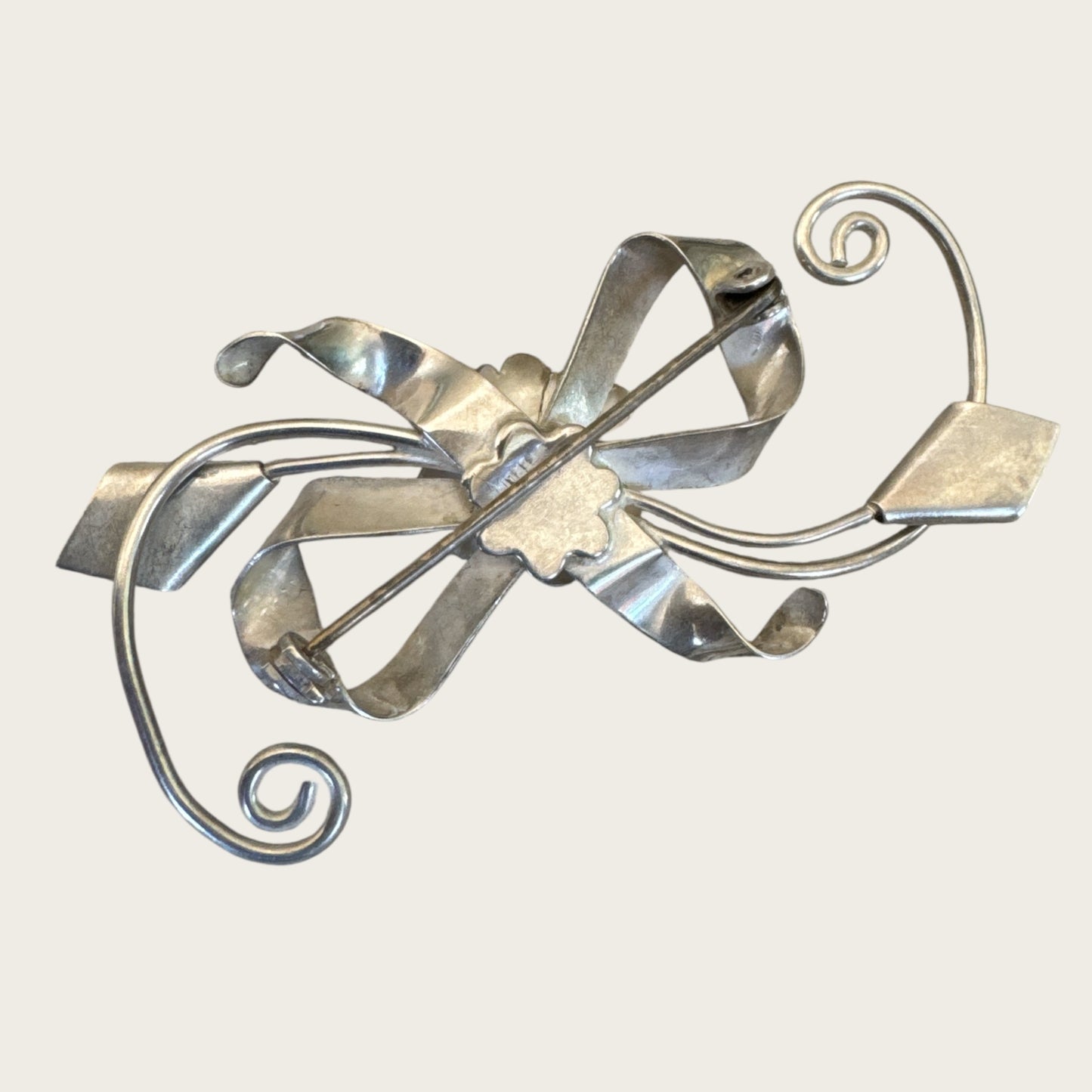 Vintage Sterling Silver Floral Bow Brooch – 8.60g, Handcrafted Ribbon and Scroll Design