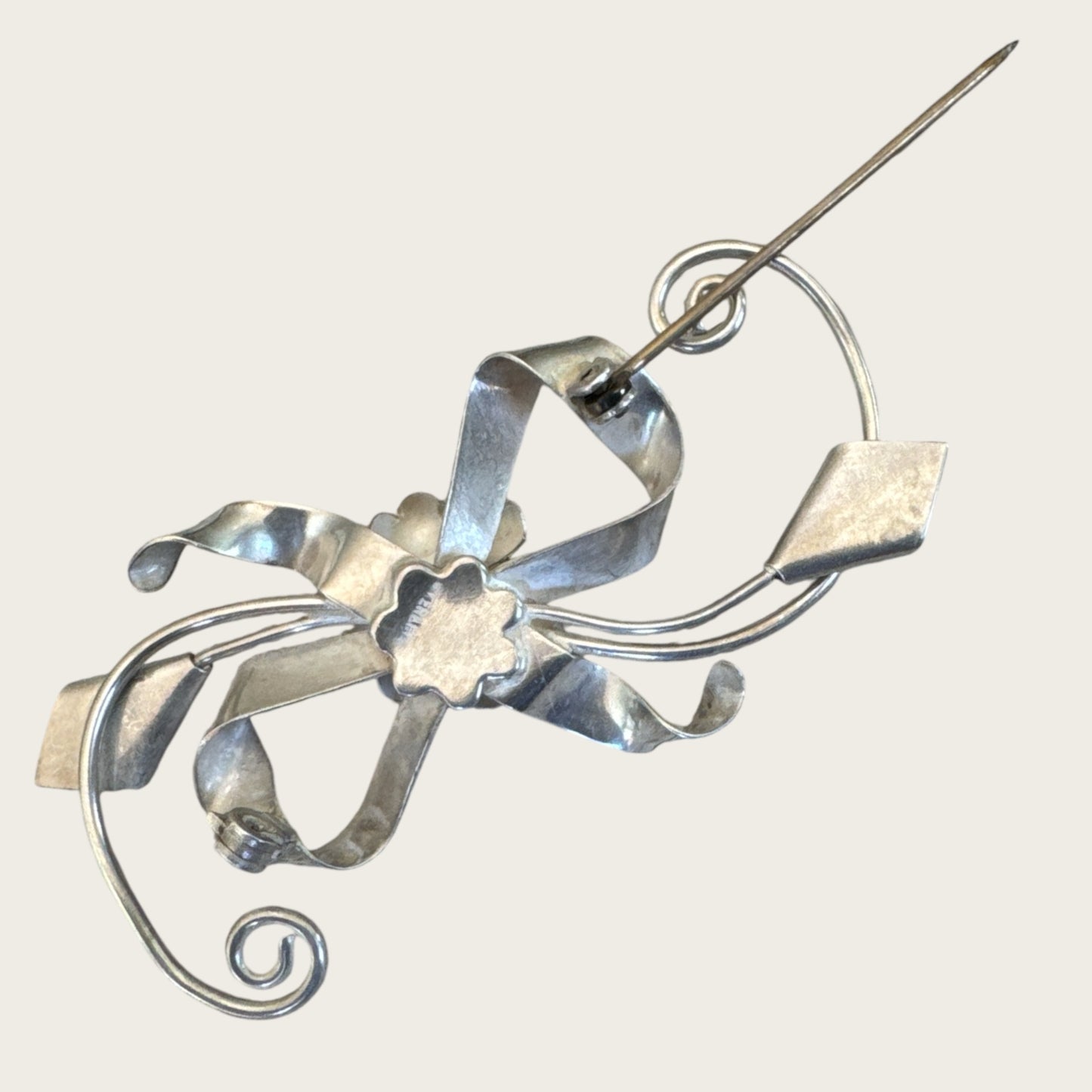 Vintage Sterling Silver Floral Bow Brooch – 8.60g, Handcrafted Ribbon and Scroll Design