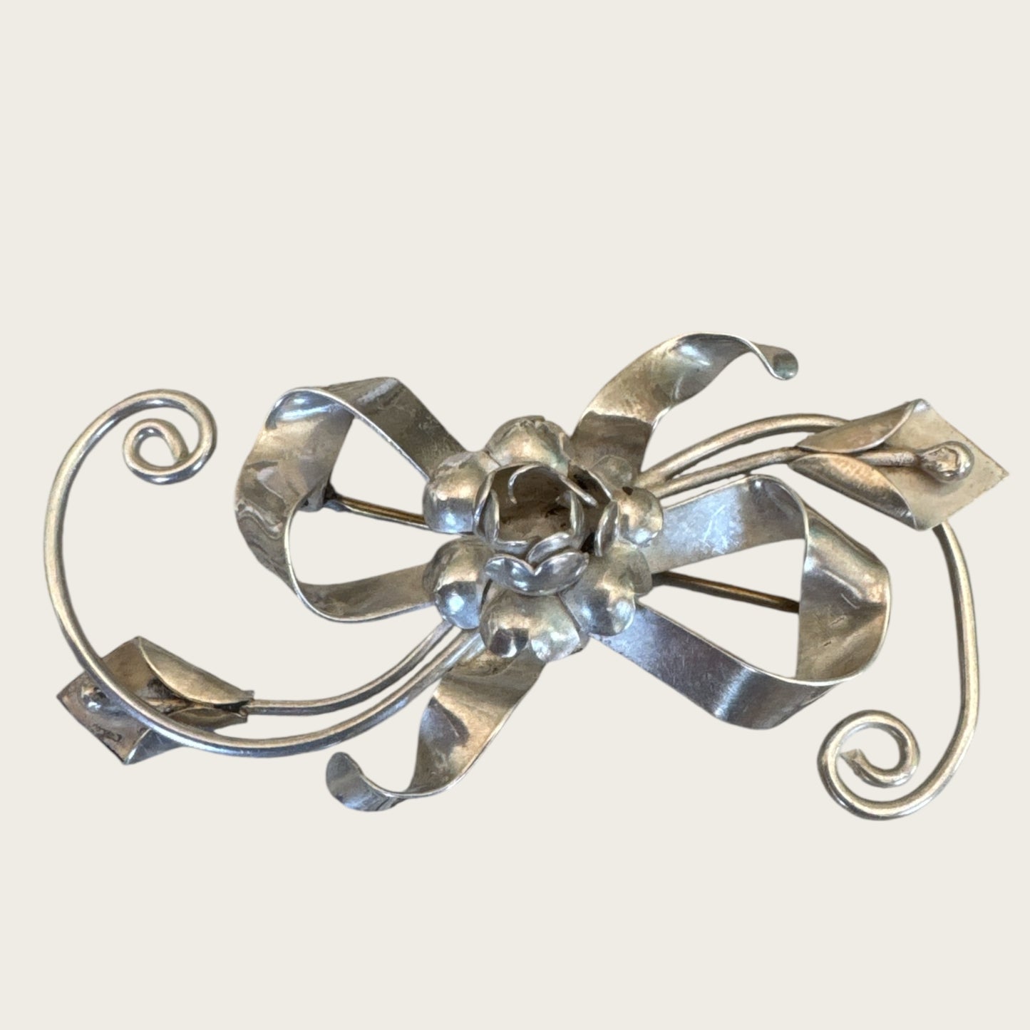 Vintage Sterling Silver Floral Bow Brooch – 8.60g, Handcrafted Ribbon and Scroll Design