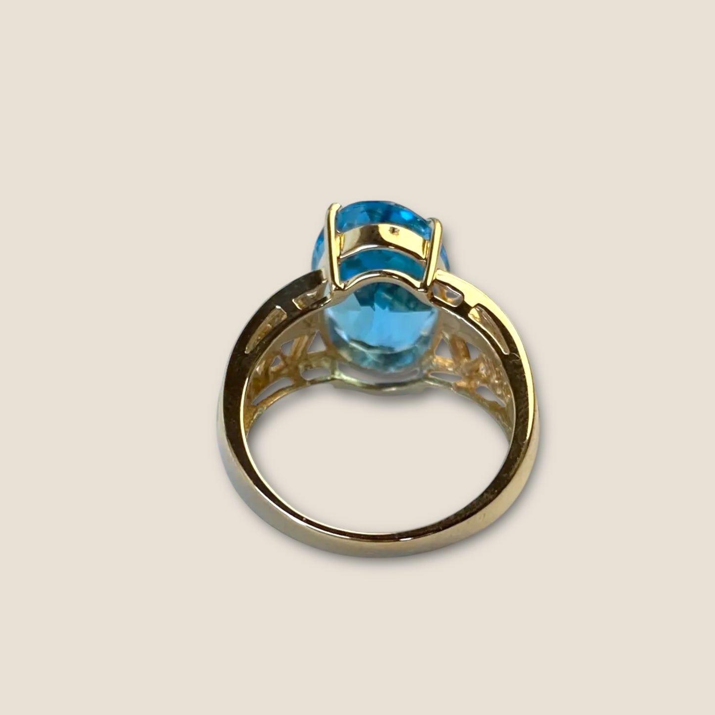 Vintage 14K Yellow Gold Large Blue Topaz Ring – Size 6.5 Estate Jewelry