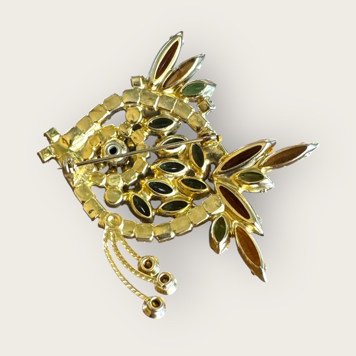 Juliana D&E Book-piece Vintage Rhinestone Fish Brooch – Autumn Green, Amber, Orange Stones – 1960s Gold Tone Statement Pin