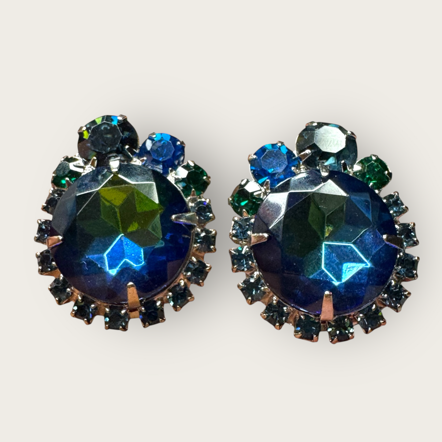 Vintage Juliana D&E for Tara Heliotrope Earrings | Blue Green Rhinestone Clip-Ons | Silver Tone Round
