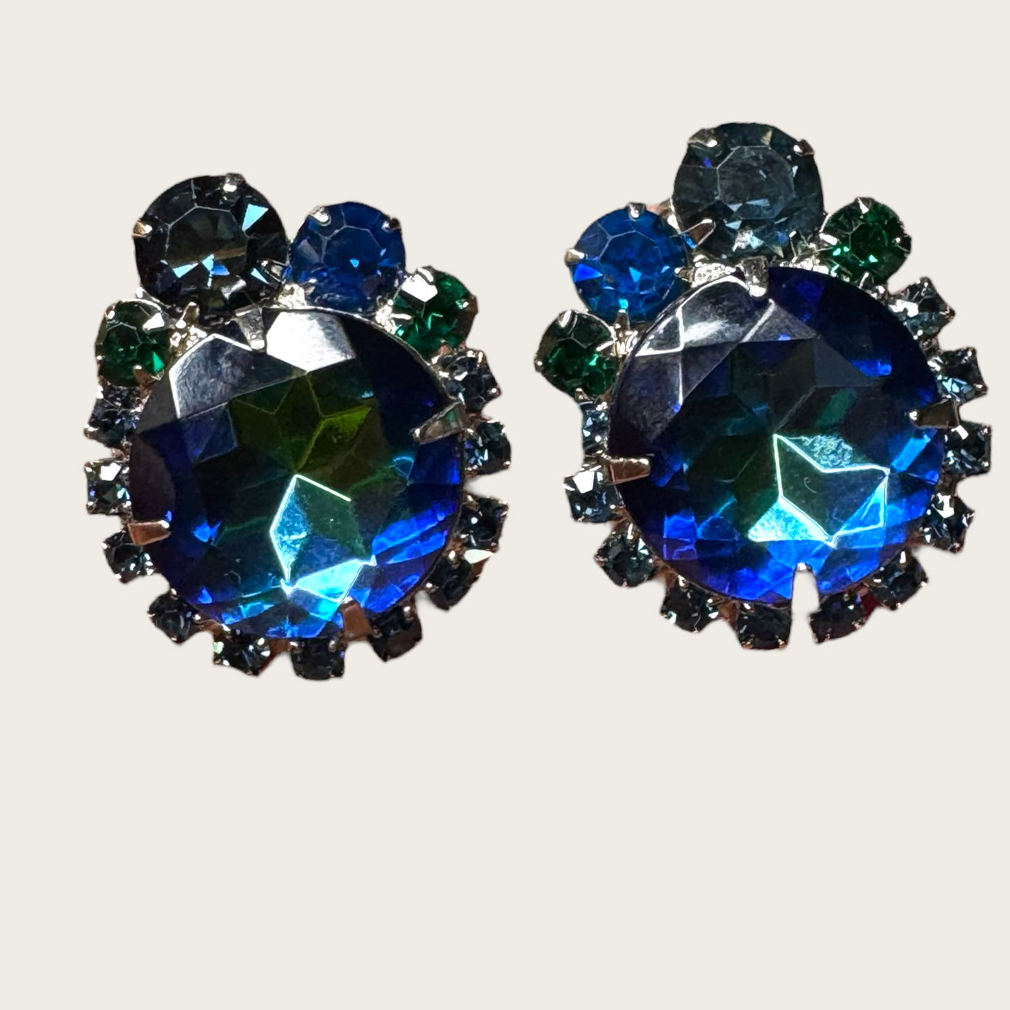 Vintage Juliana D&E for Tara Heliotrope Earrings | Blue Green Rhinestone Clip-Ons | Silver Tone Round