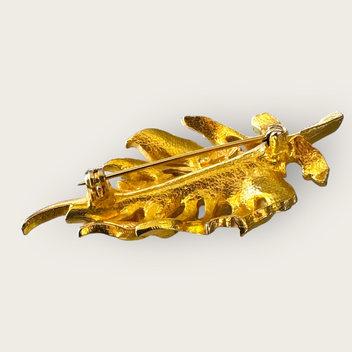 Vintage Capri Cultured Pearl Leaf Brooch – Textured Gold-Tone Statement Pin