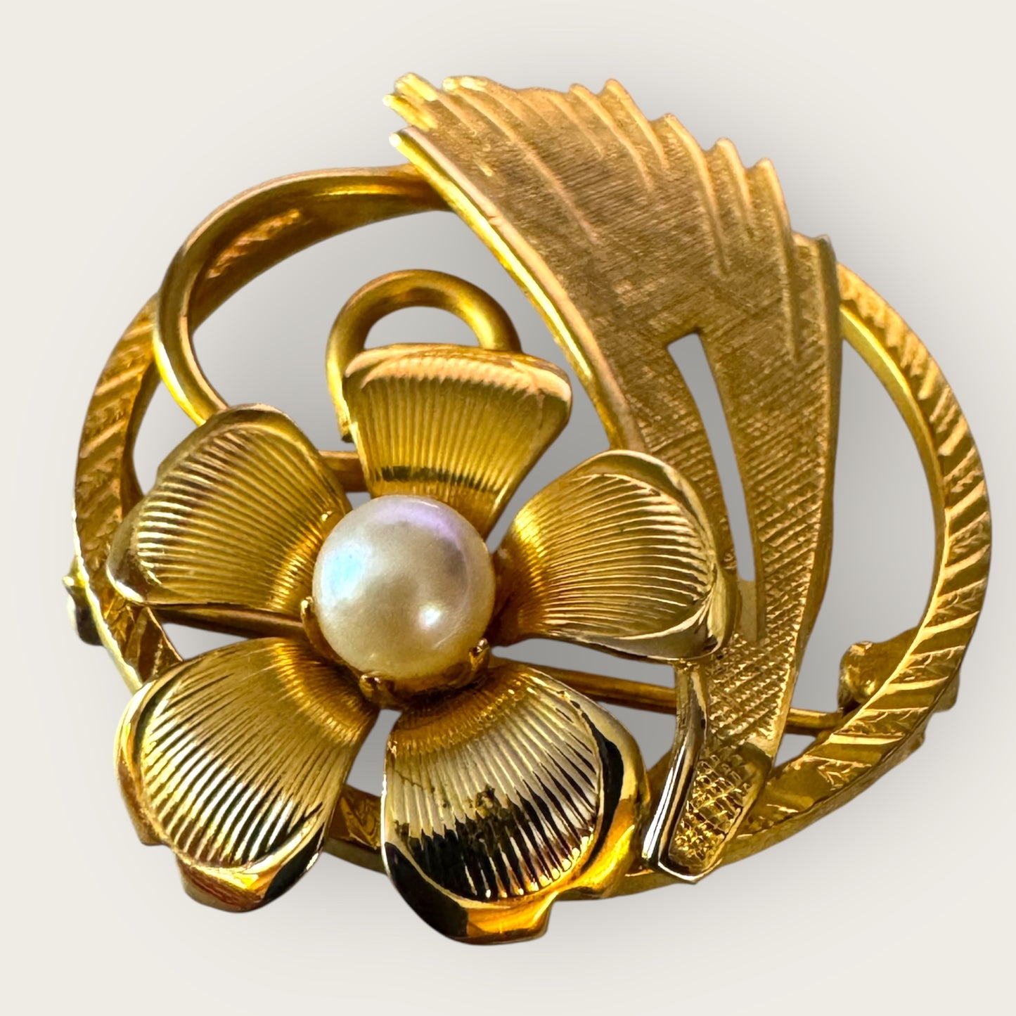 Vintage Gold-Tone Textured Floral Brooch with Cultured Pearl – 1950s Circle Pin