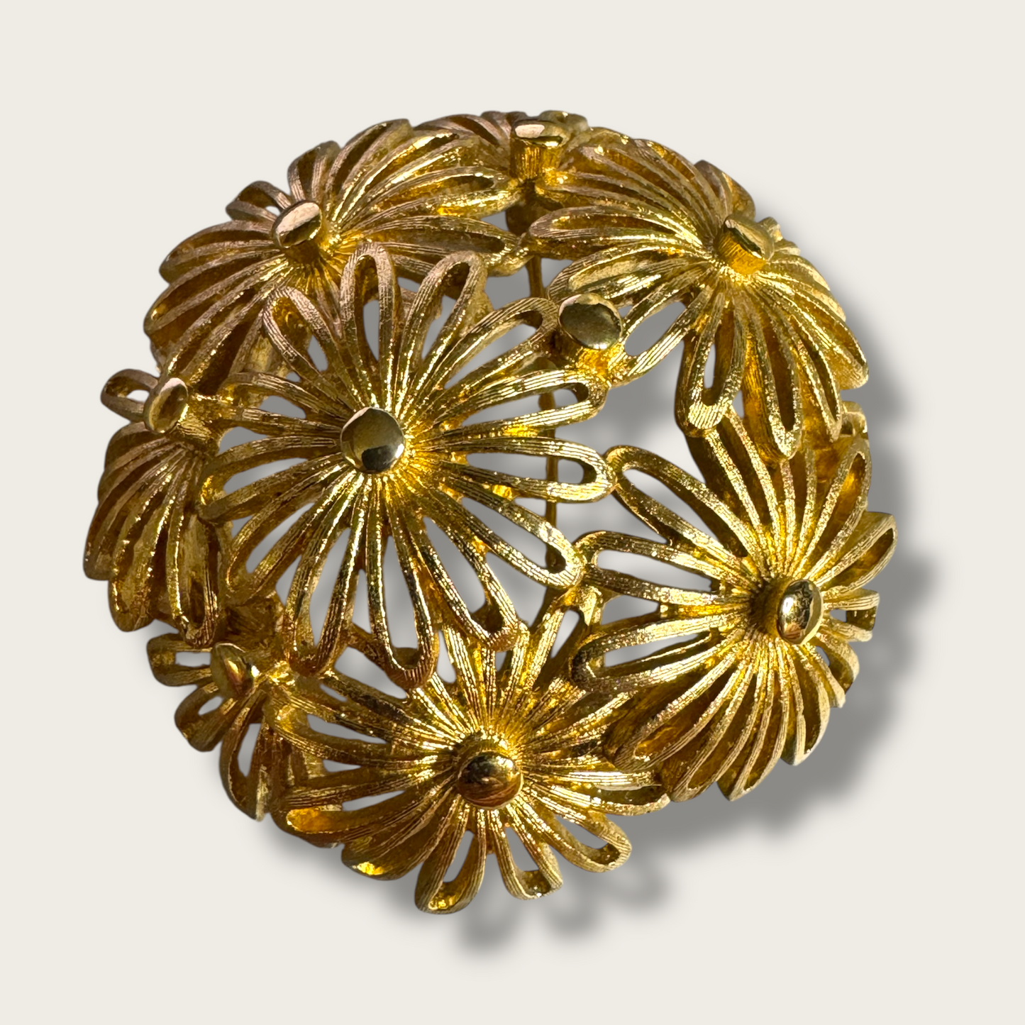 Vintage Monet Gold-Tone Layered Daisy Brooch – Dimensional Floral Dome