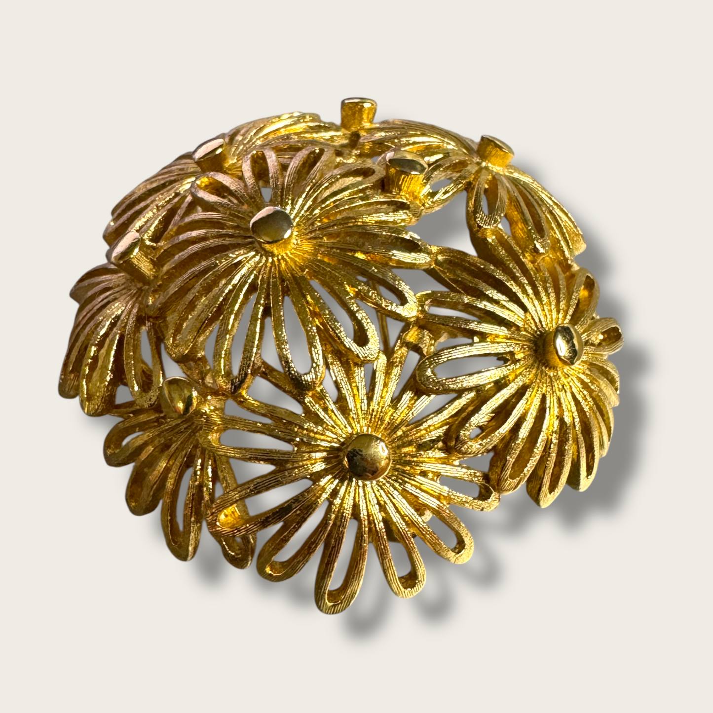 Vintage Monet Gold-Tone Layered Daisy Brooch – Dimensional Floral Dome