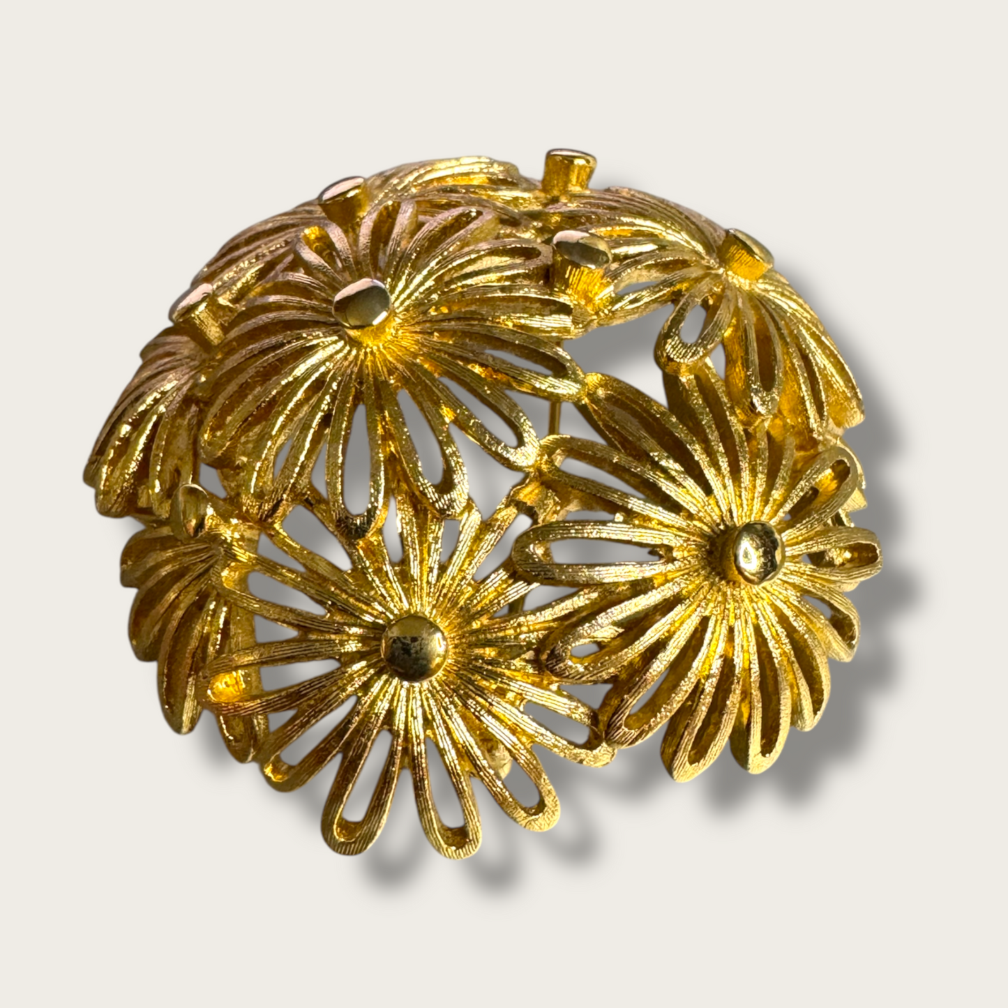 Vintage Monet Gold-Tone Layered Daisy Brooch – Dimensional Floral Dome
