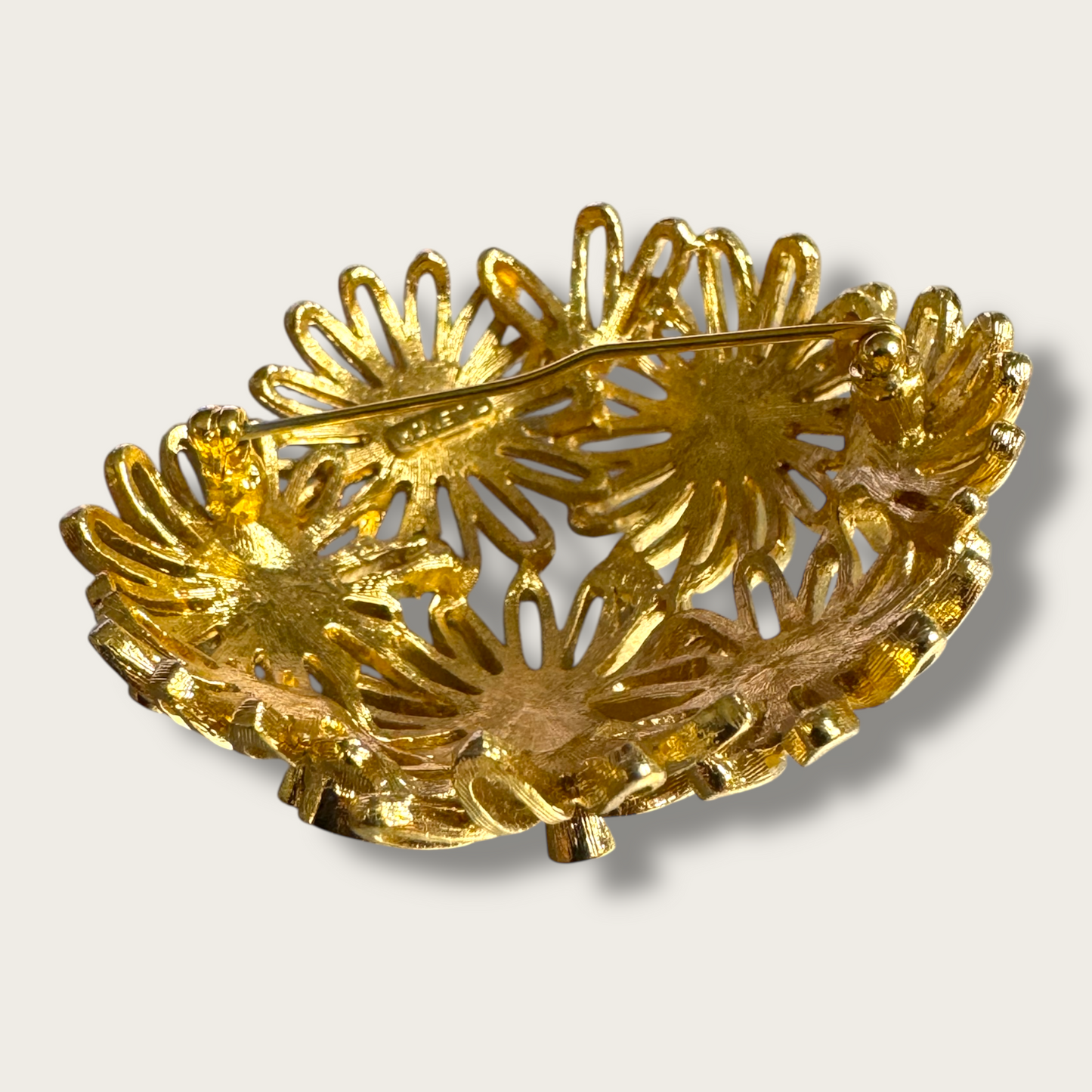 Vintage Monet Gold-Tone Layered Daisy Brooch – Dimensional Floral Dome