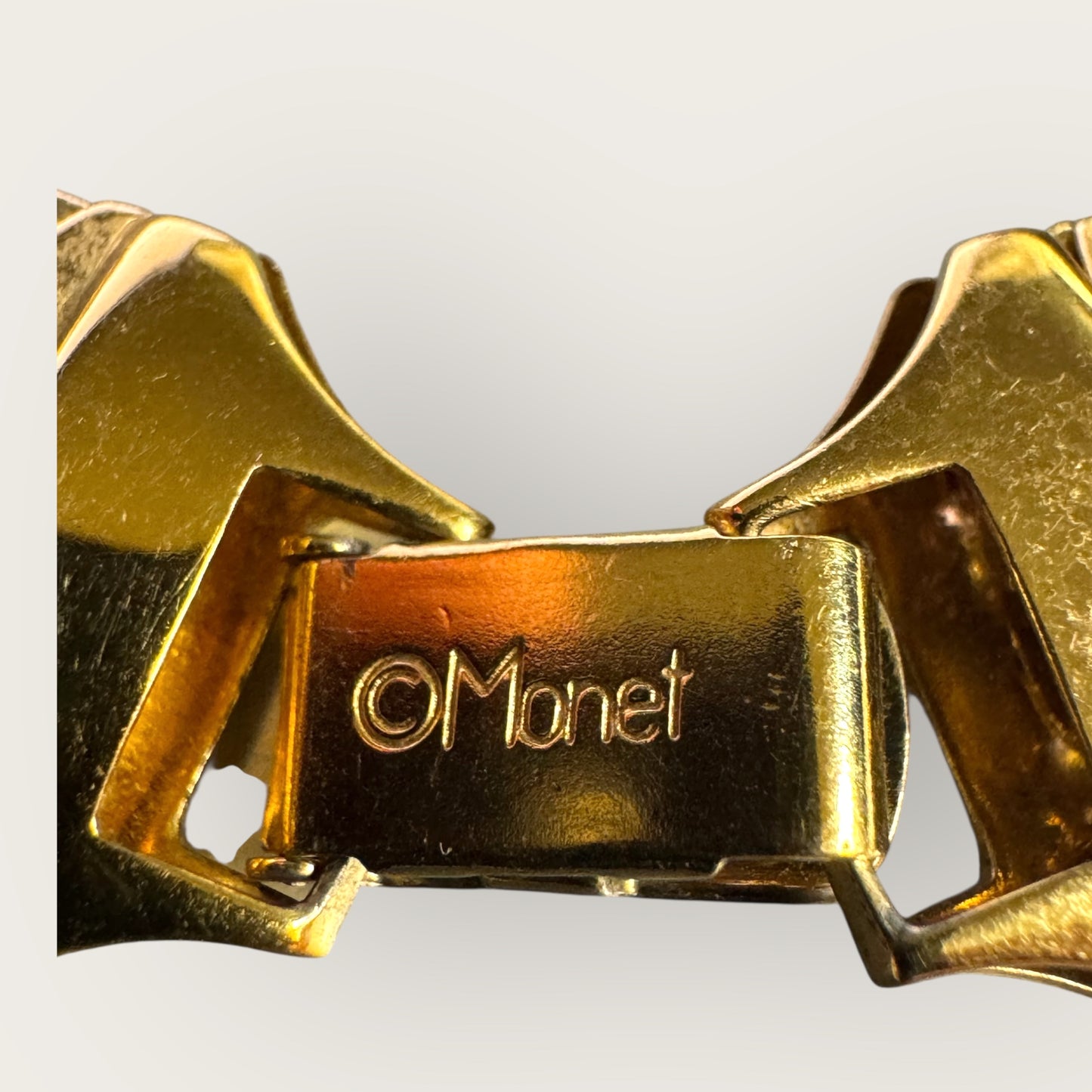 Vintage Monet Chunky Gold-Tone Collar Necklace – Bold Ribbed Statement Design