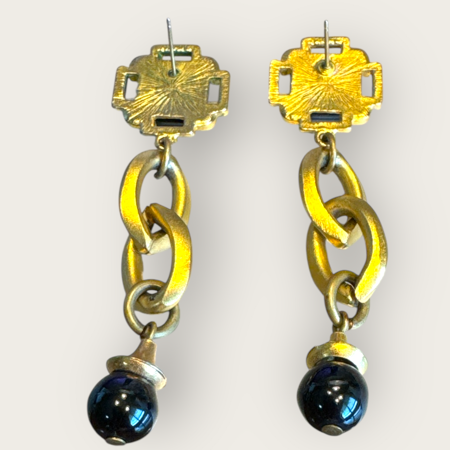 Vintage Matte Gold Articulated Dangle Earrings with Hematite Glass & Black Beads – Post Back Unsigned